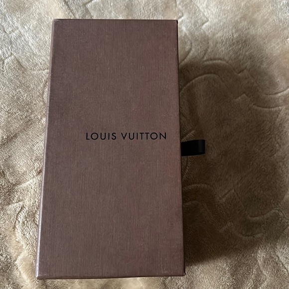 Louis Vuitton sunglasses box with booklet - Picture 2 of 2